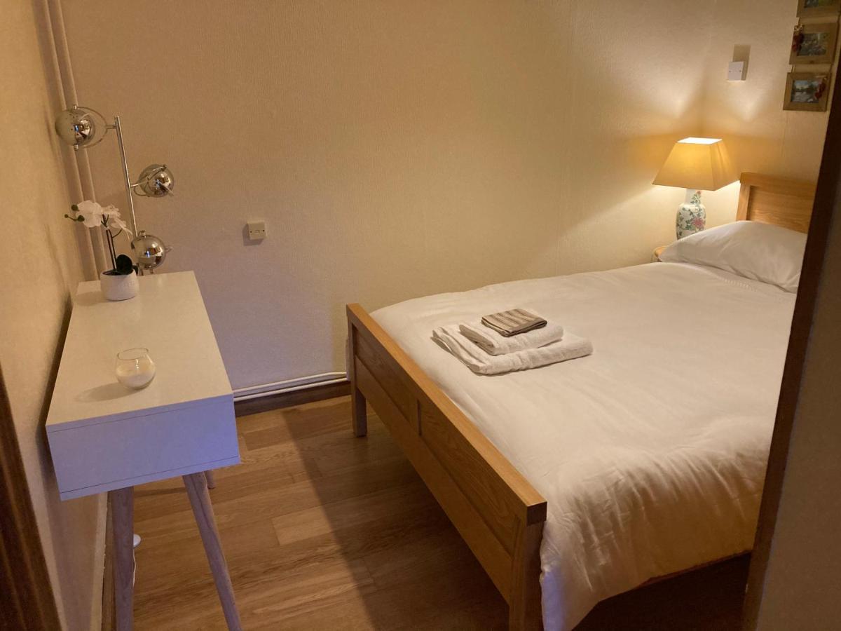Apartmán Double Bed Self Contained Annexe 14B Is To The Right Of The Main House Salisbury Exteriér fotografie