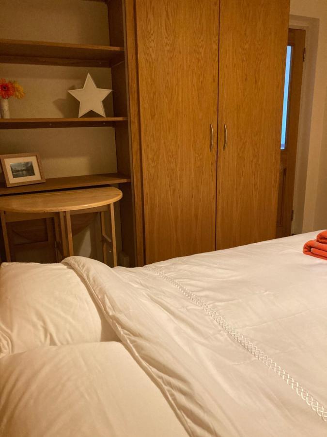 Apartmán Double Bed Self Contained Annexe 14B Is To The Right Of The Main House Salisbury Exteriér fotografie